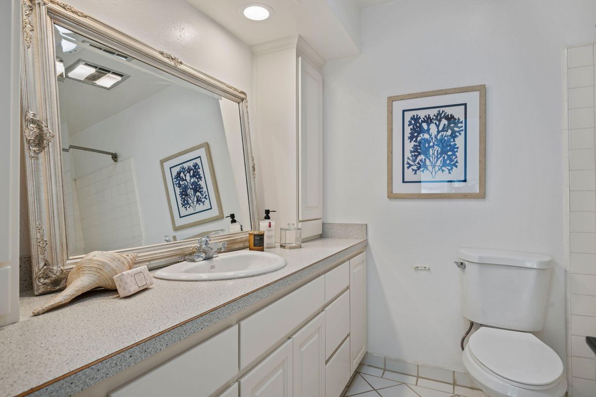 Bathroom, Interior, Recessed Lighting