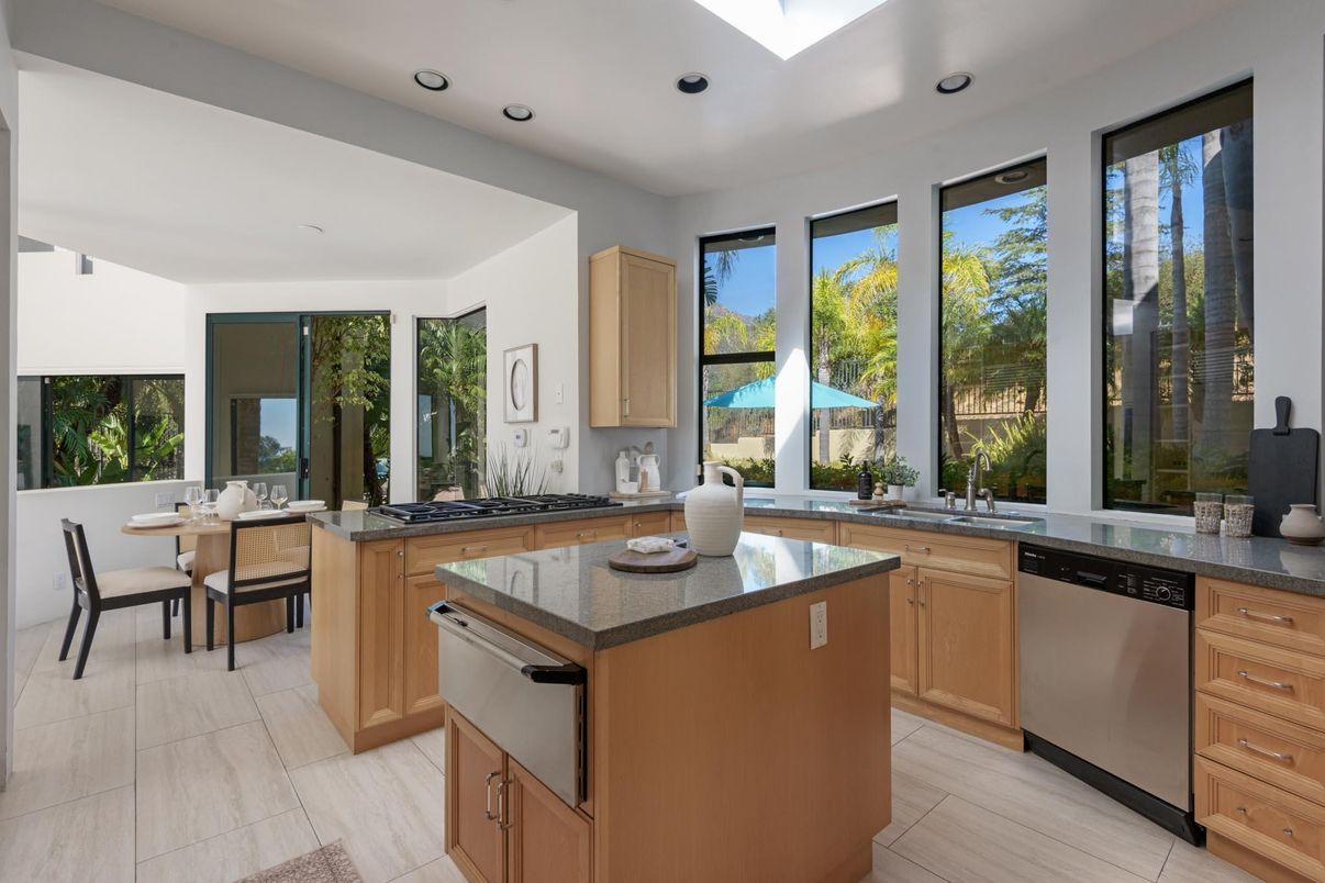 Dining room, Interior, Kitchen, Recessed Lighting