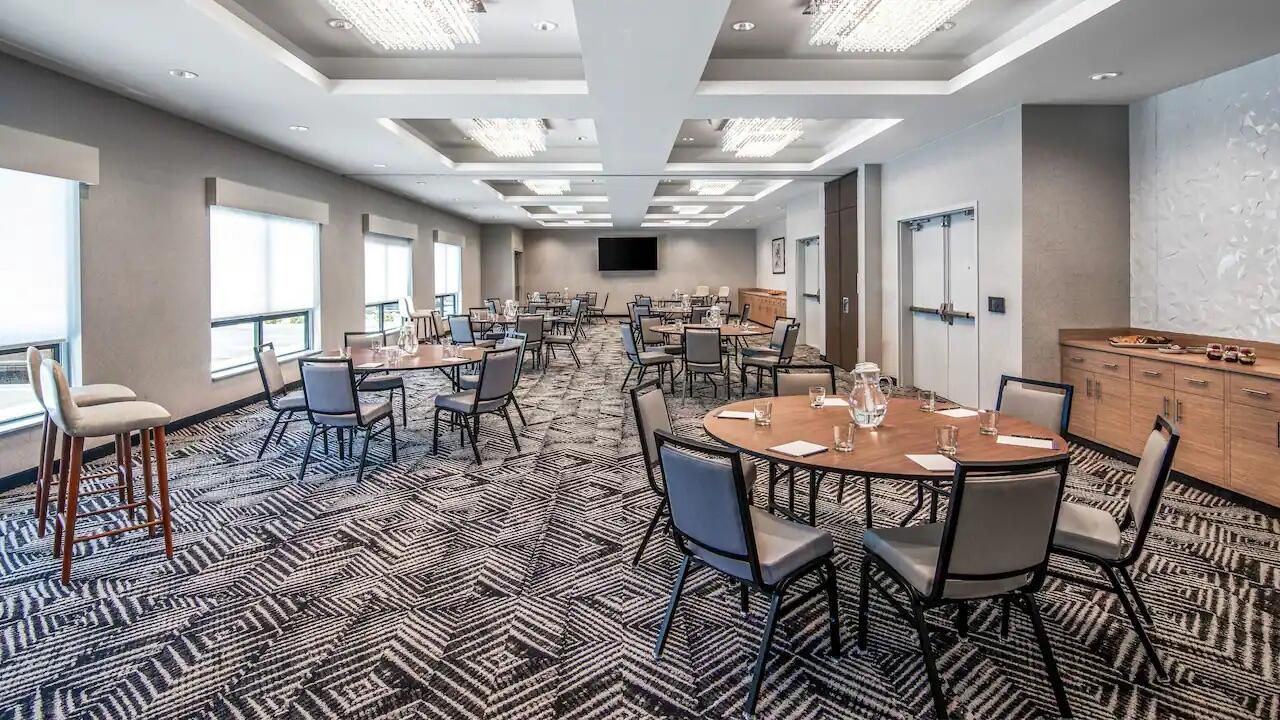 Dining room, Interior, Recessed Lighting