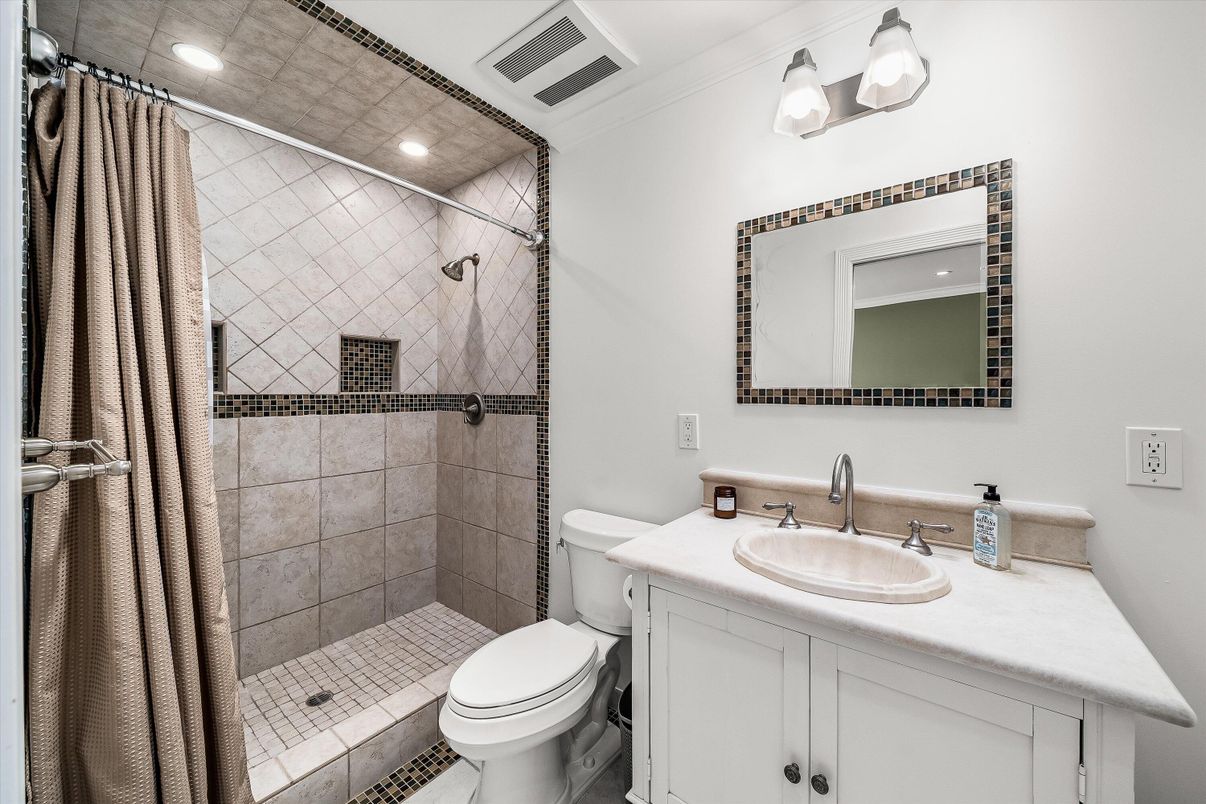Bathroom, Interior, Recessed Lighting