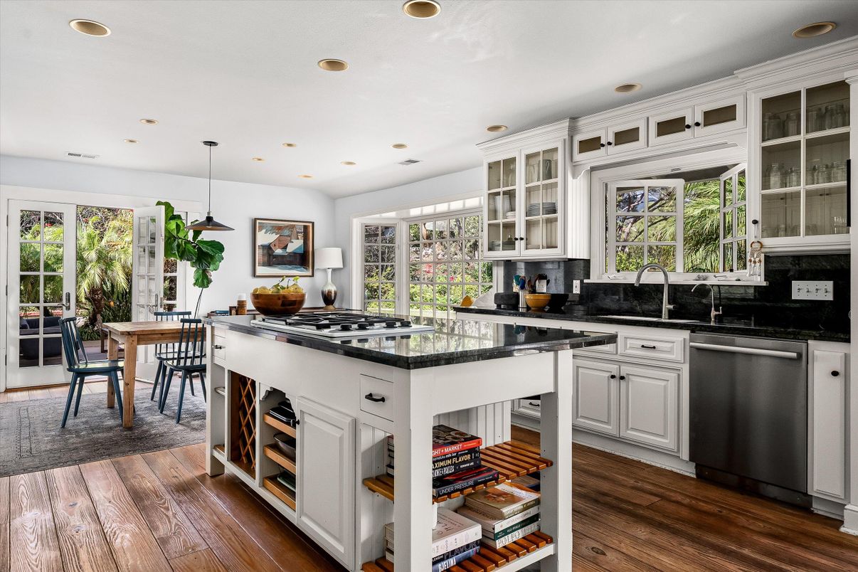 Dining room, Interior, Kitchen, Pendant Lights, Recessed Lighting, Wood Texture Flooring
