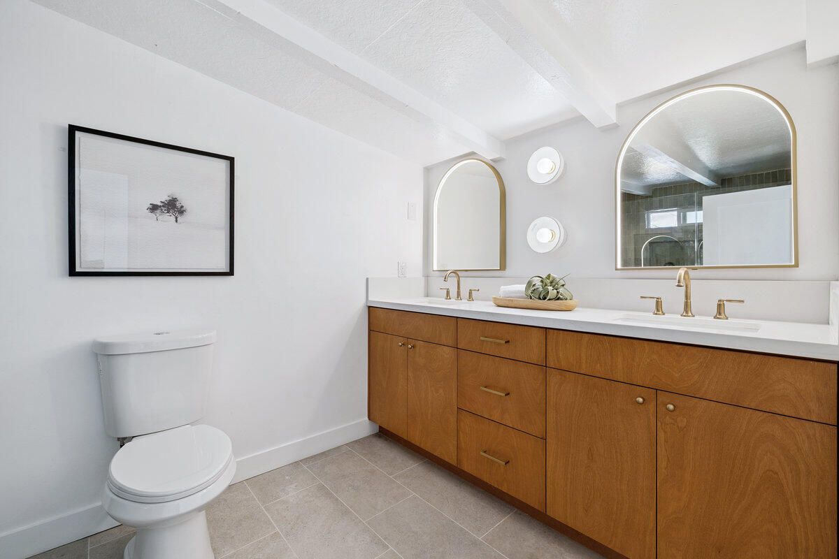 Bathroom, Dual Sink Vanities, Interior
