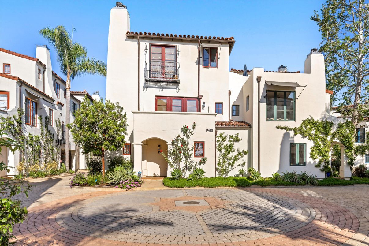 Exterior, Facade, Spanish Mediterranean