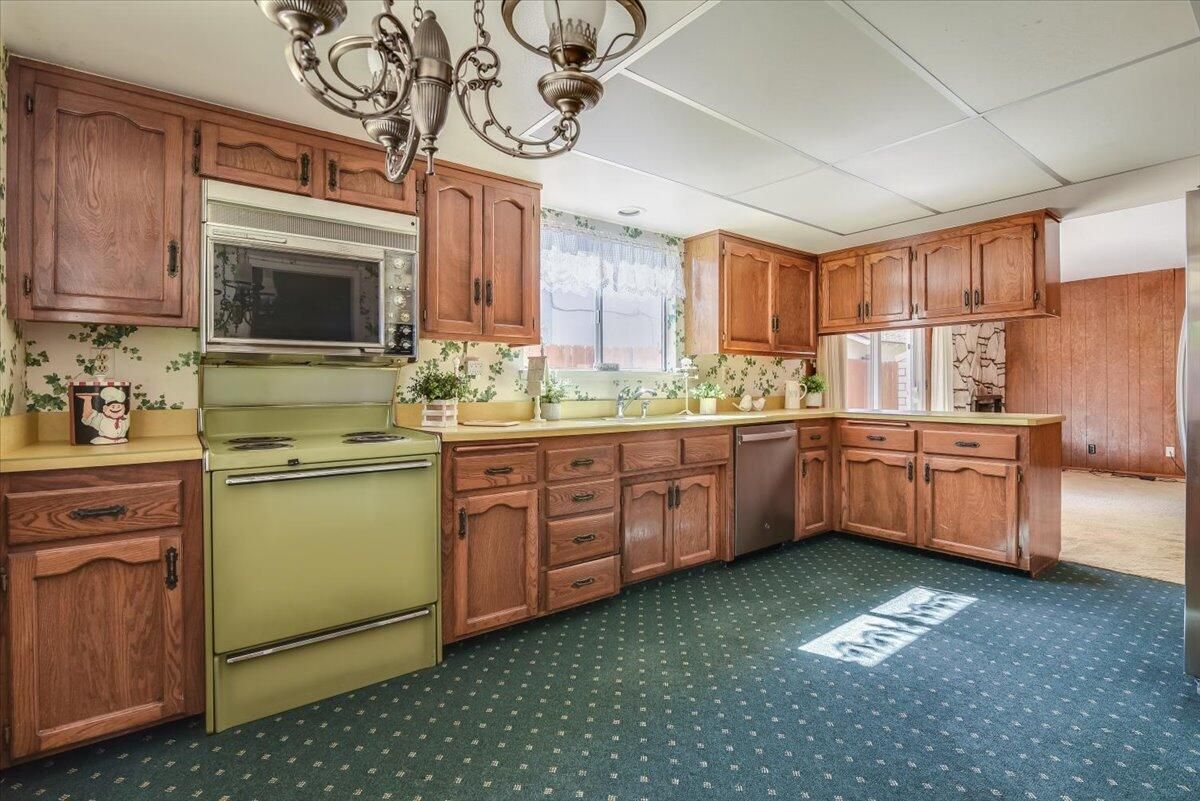 Chandelier, Interior, Kitchen