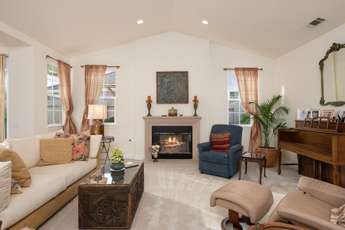 Fireplace, Interior, Living room, Piano, Recessed Lighting