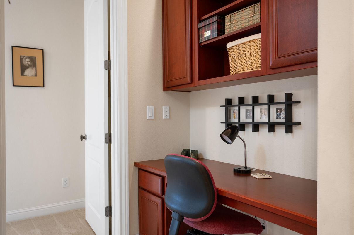 Home Office, Interior