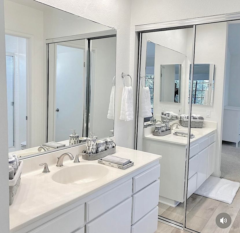 Bathroom, Dual Sink Vanities, Interior