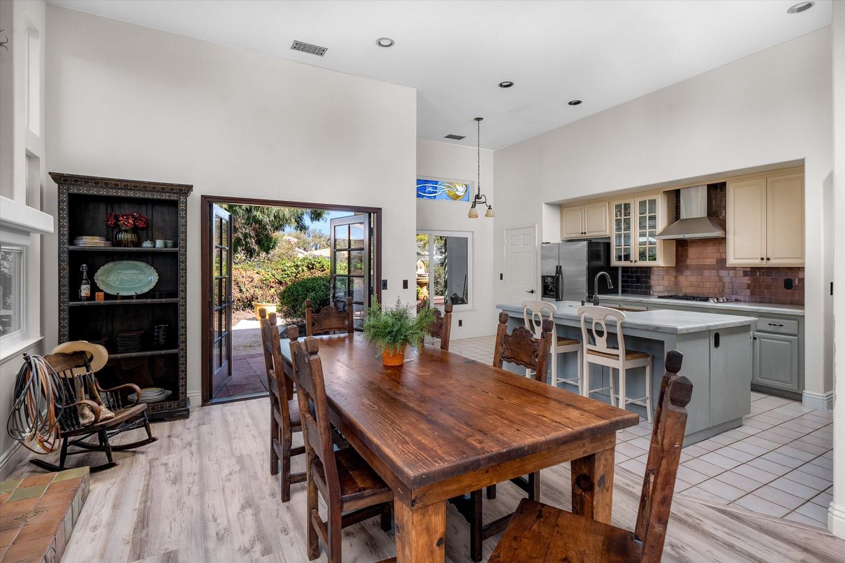 Dining room, Interior, Kitchen, Pendant Lights, Recessed Lighting, Stainless Steel Appliances