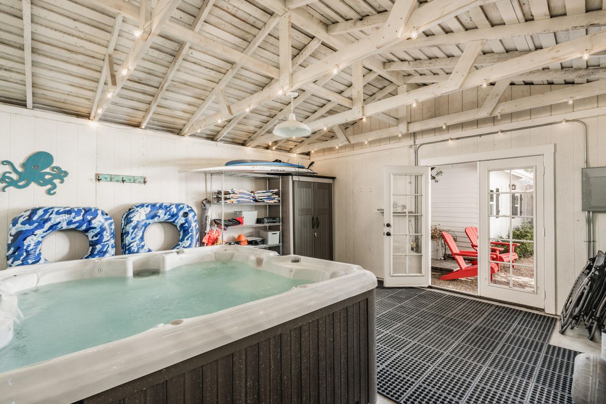 Hot Tub, Interior