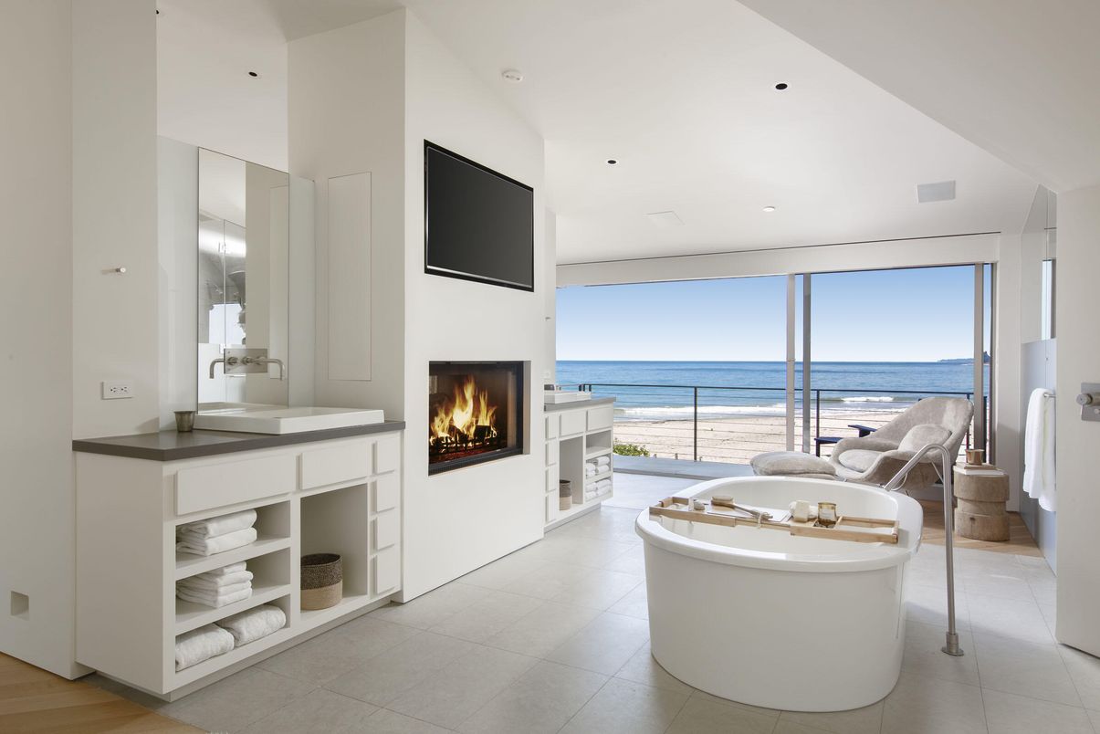 Bathroom, Fireplace, Free Standing Baths, Interior, Recessed Lighting, Water