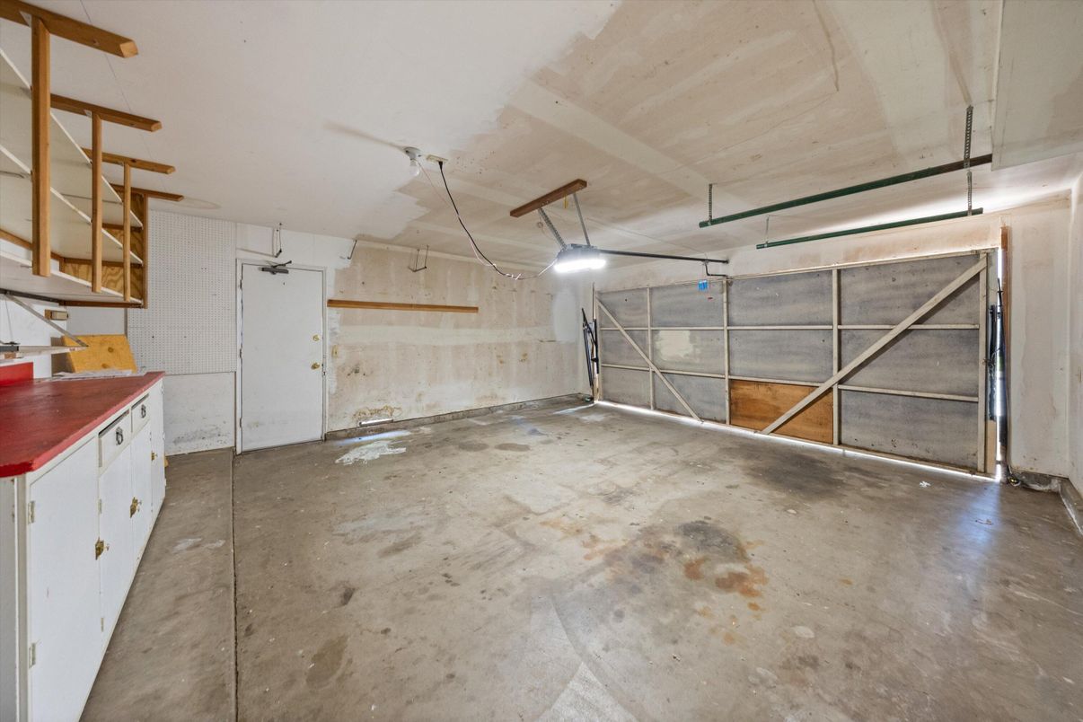 Garage, Interior
