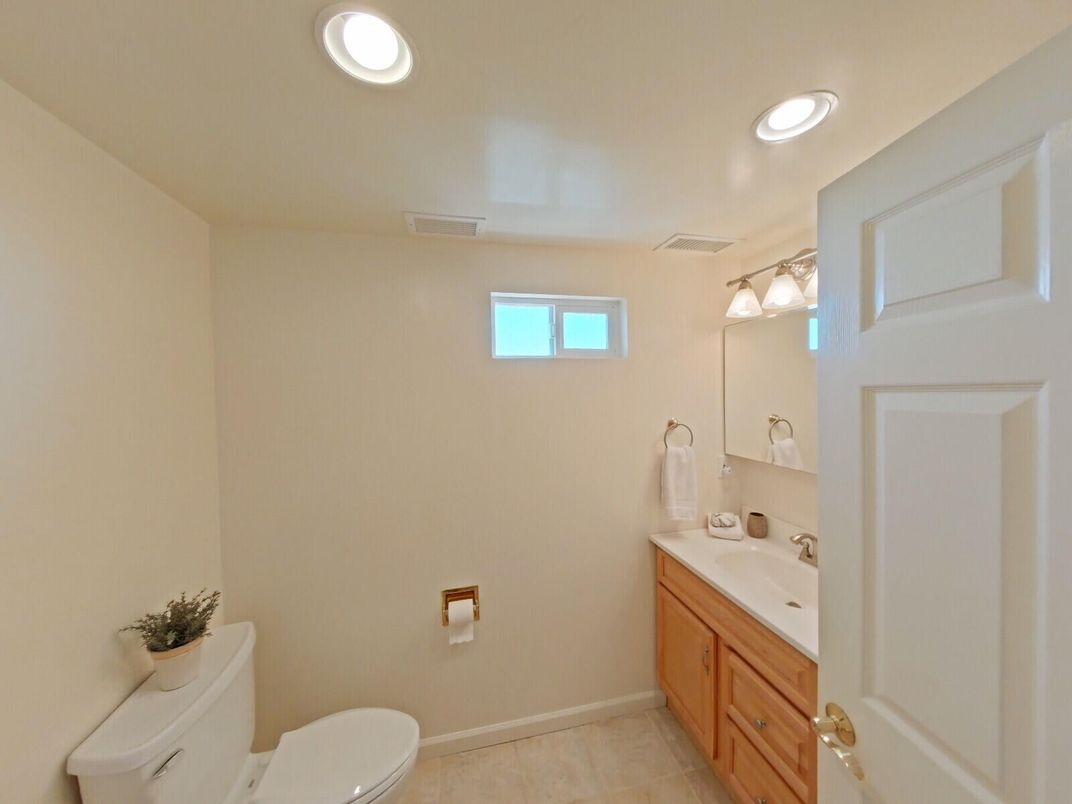 Bathroom, Interior, Recessed Lighting