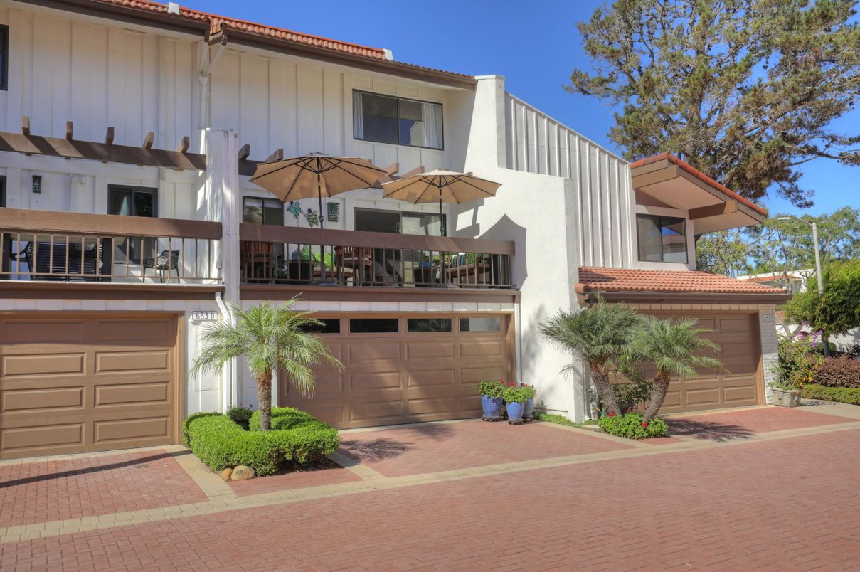 Attached, Exterior, Facade, Mediterranean