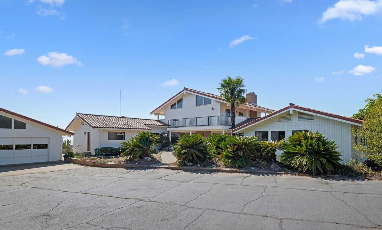Detached Garage, Exterior