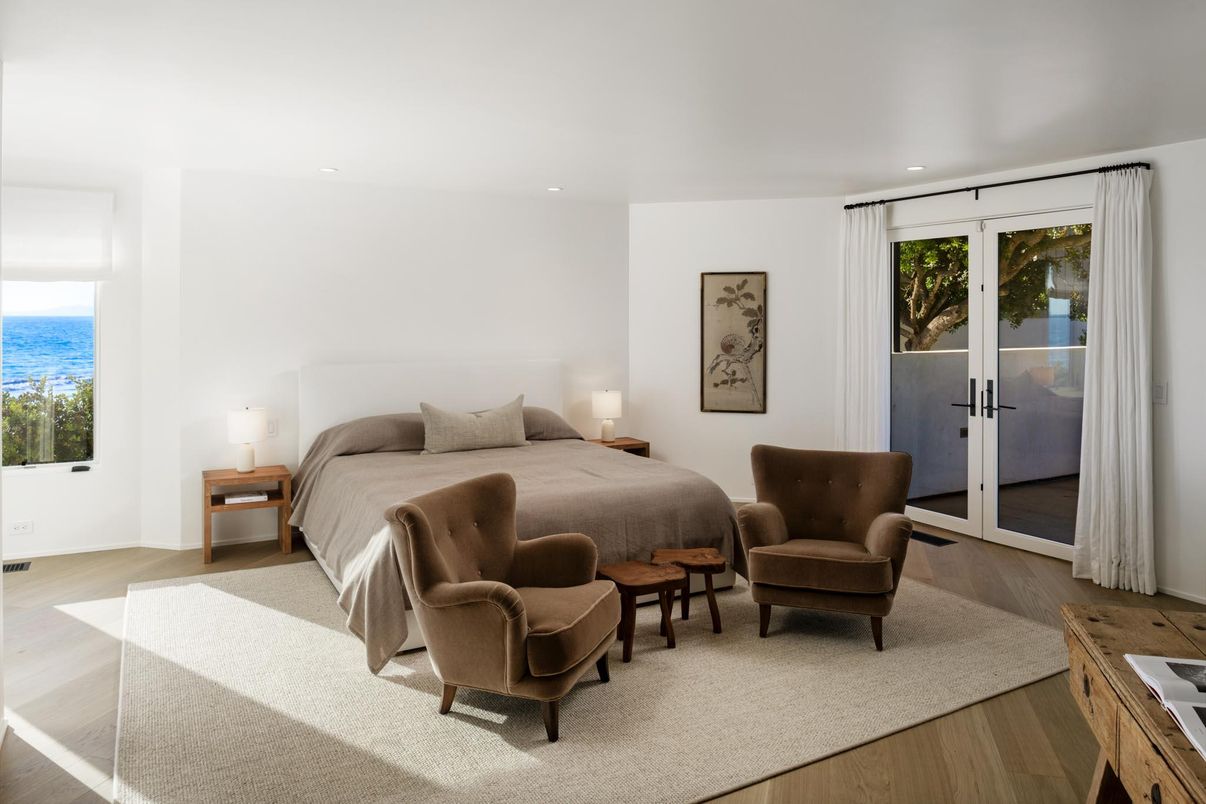 Bedroom, Interior, Recessed Lighting, Water, Wood Texture Flooring