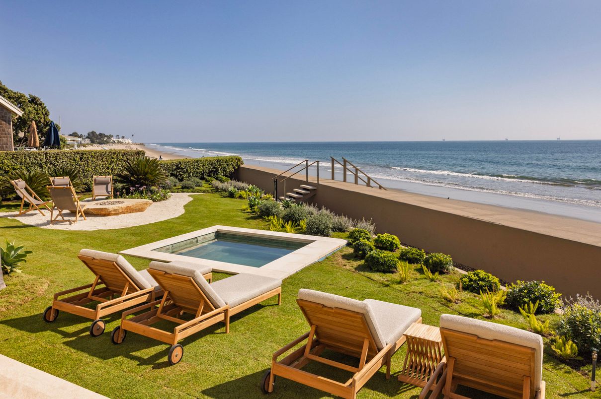 Exterior, Pool, Water