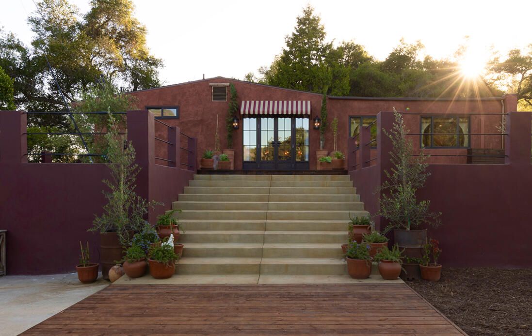 Exterior, Facade, Modern