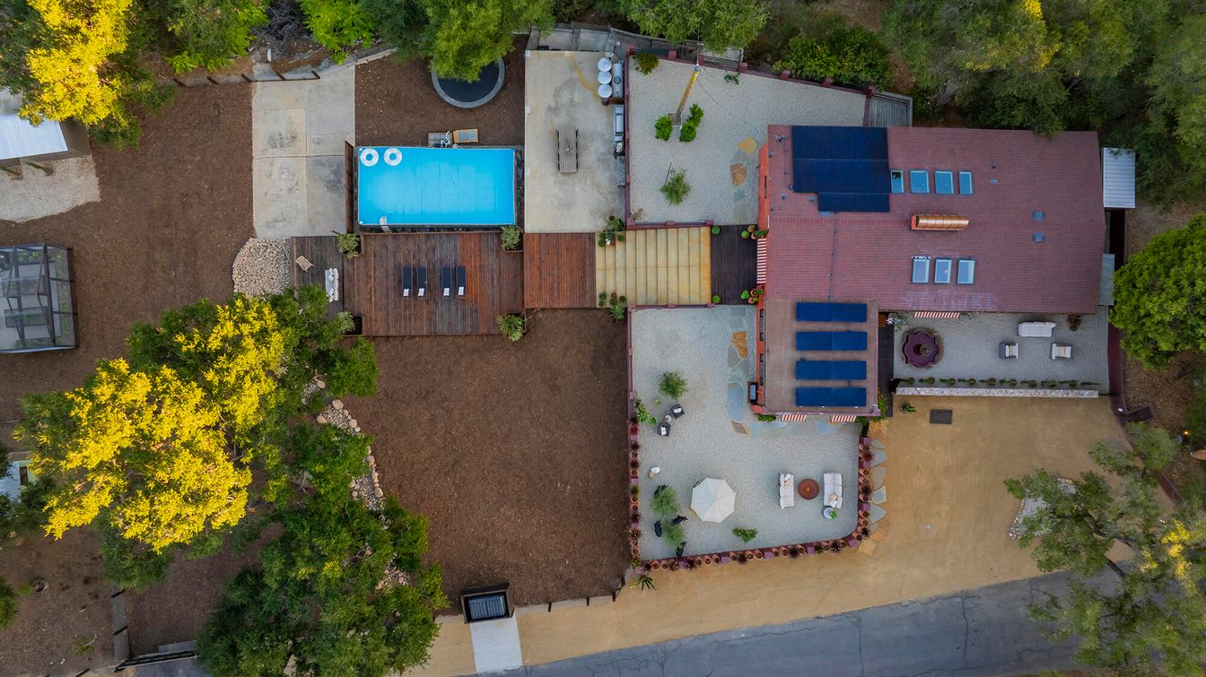 Exterior, Drone