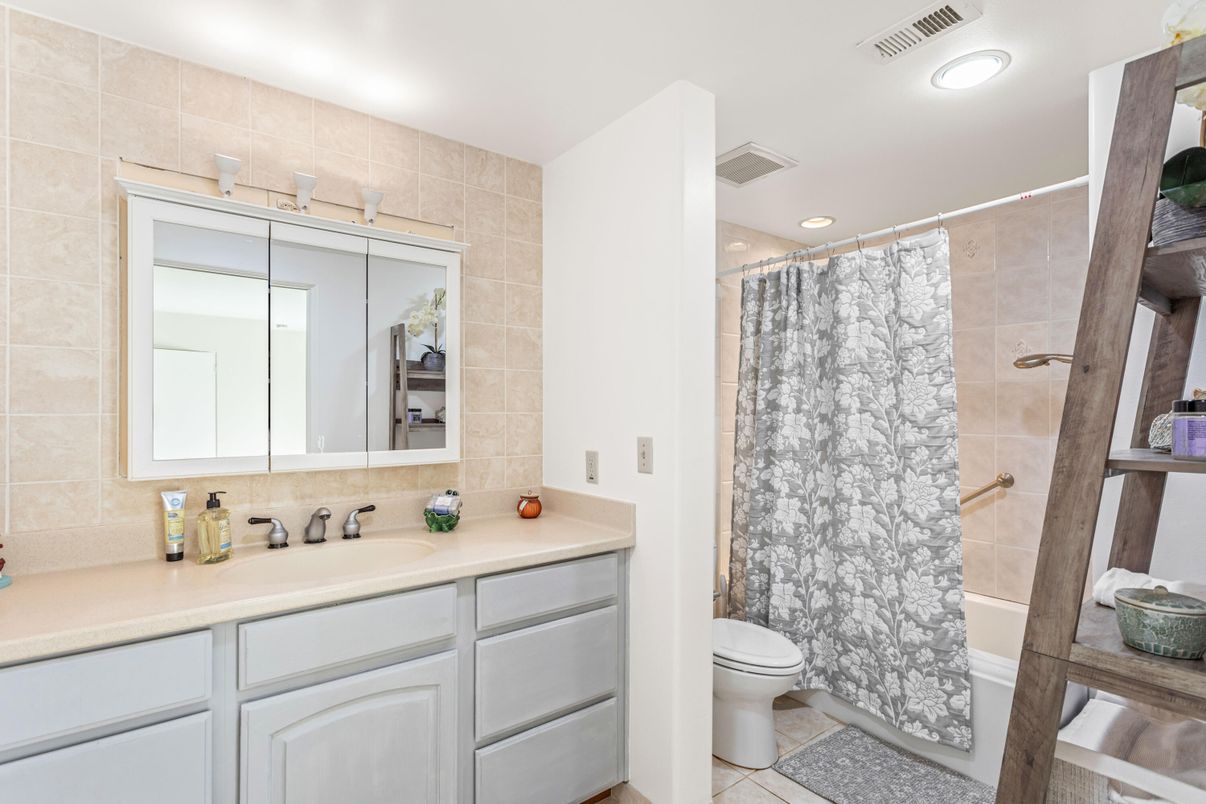 Bathroom, Interior, Recessed Lighting