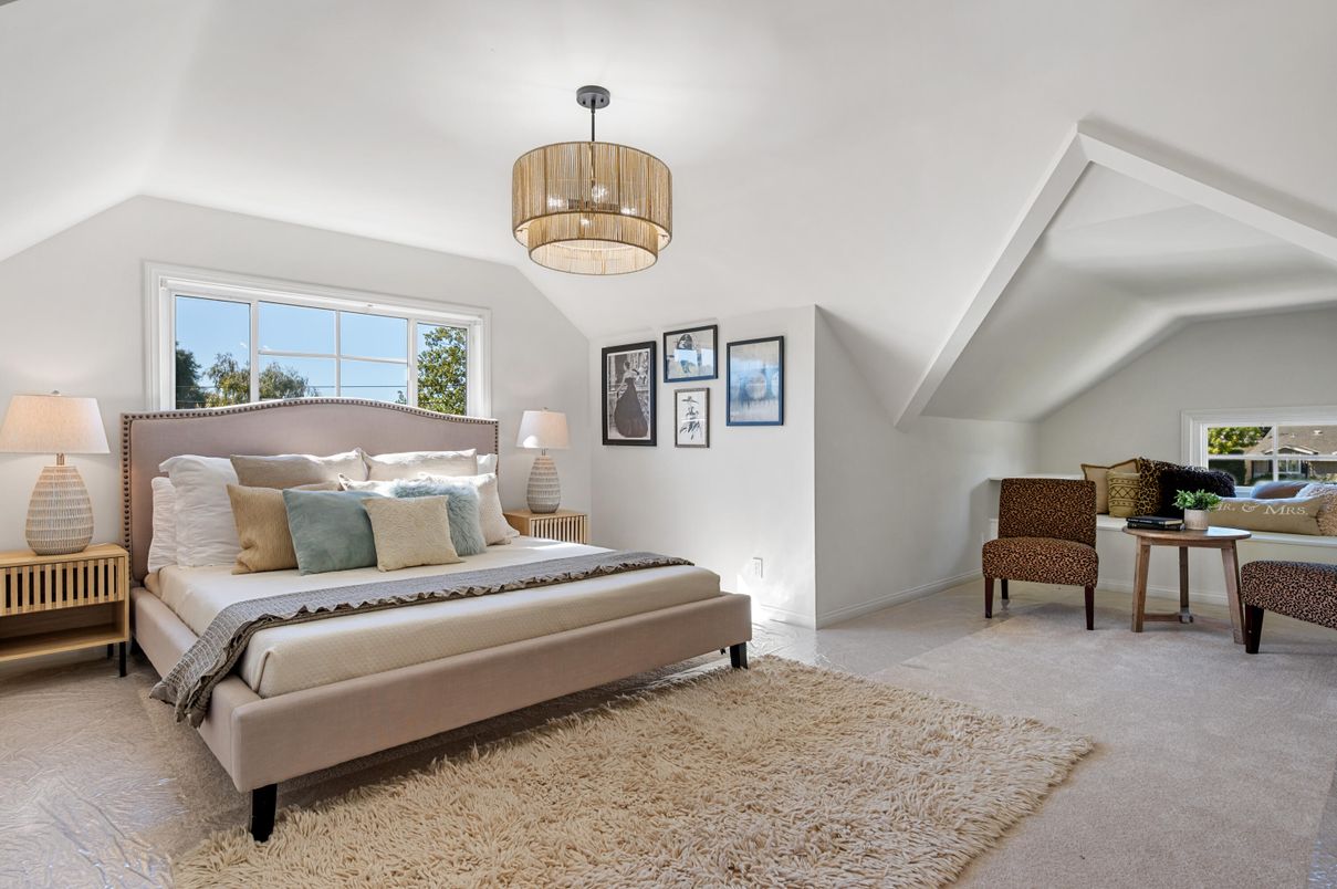 Bedroom, Chandelier, Interior, Pendant Lights