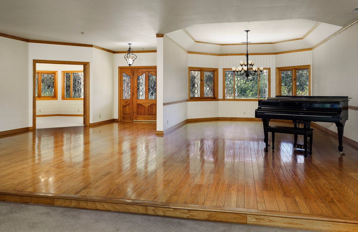 Chandelier, Interior, Pendant Lights, Piano, Wood Texture Flooring