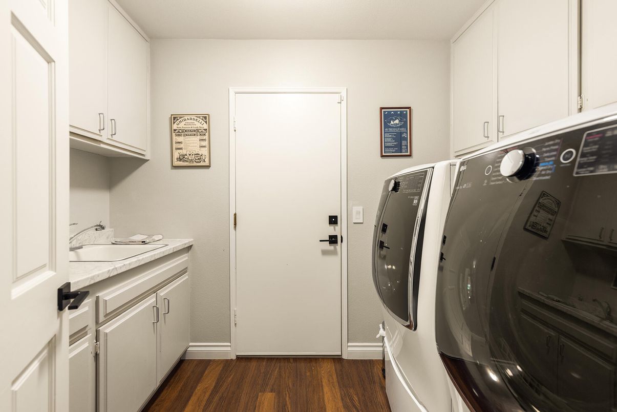 Interior, Kitchen, Washer, Wood Texture Flooring