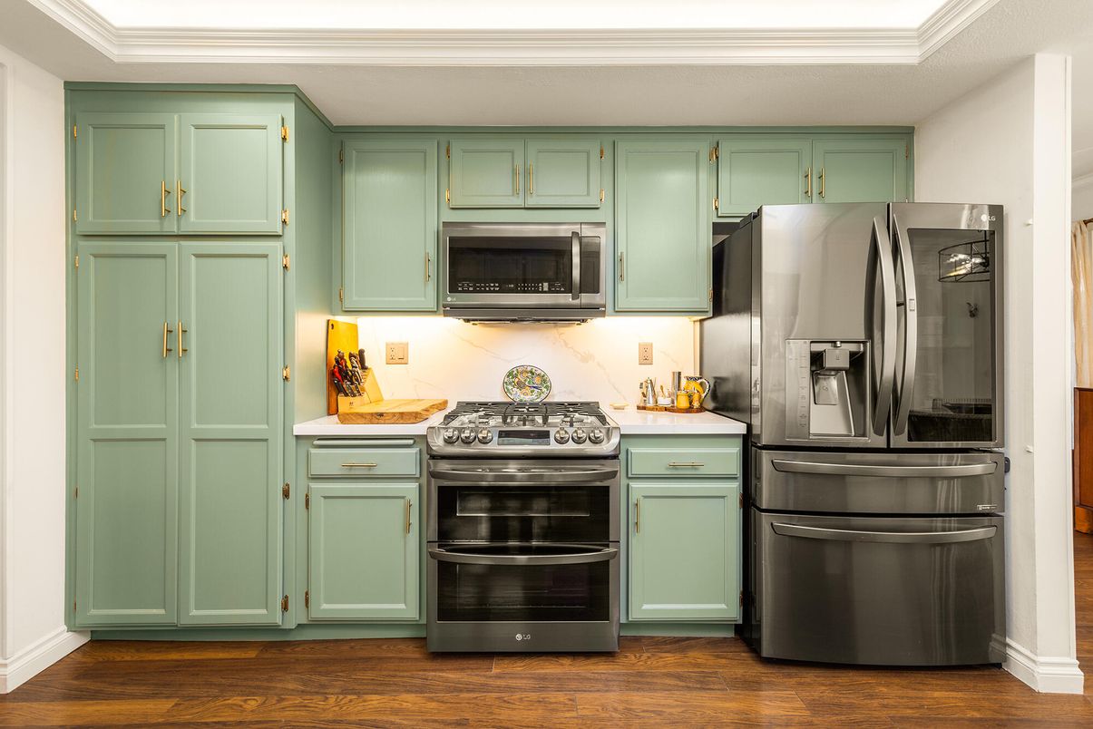 Interior, Kitchen, Stainless Steel Appliances, Wood Texture Flooring