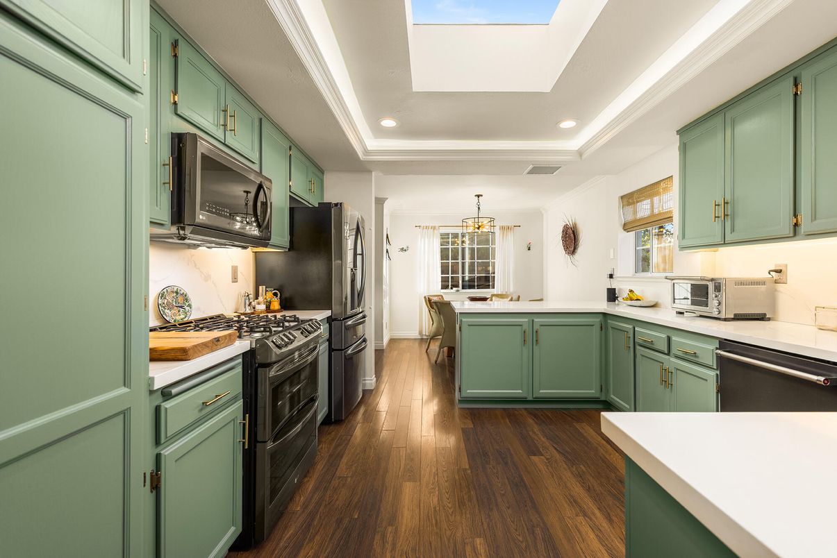 Chandelier, Interior, Kitchen, Recessed Lighting, Wood Texture Flooring