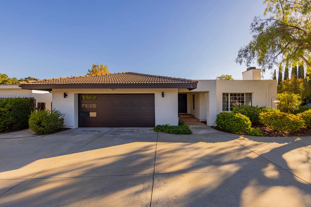 Attached, Exterior, Facade, Spanish Mediterranean