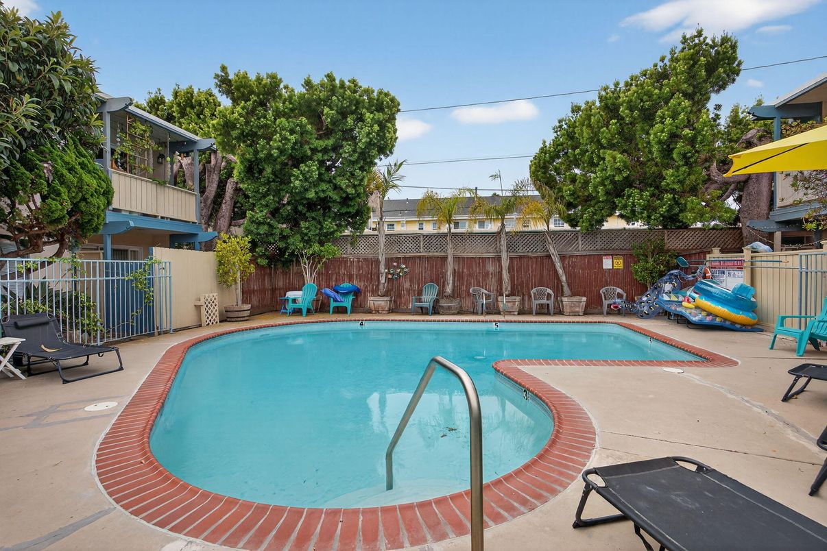 Exterior, Pool