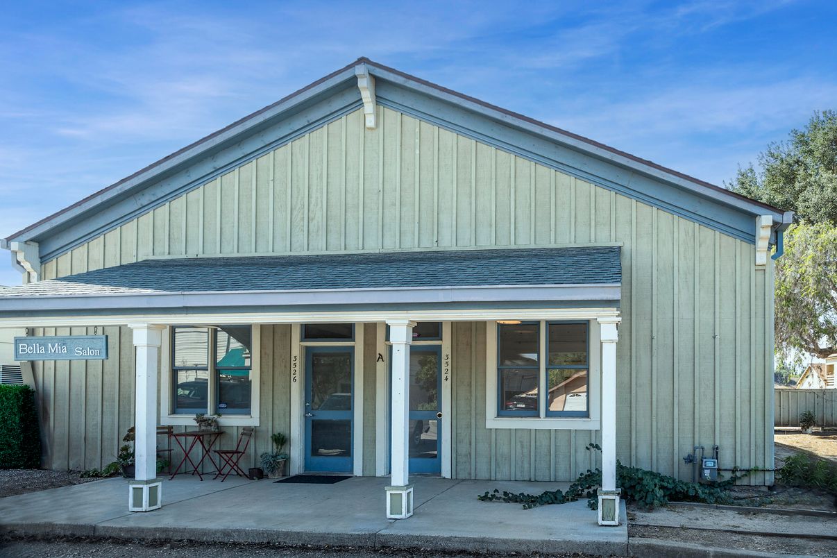 Exterior, Facade, None