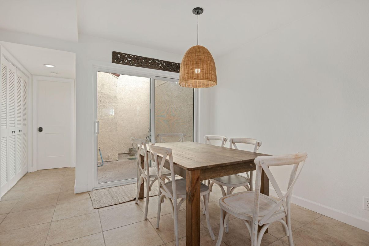 Dining room, Interior, Pendant Lights, Recessed Lighting