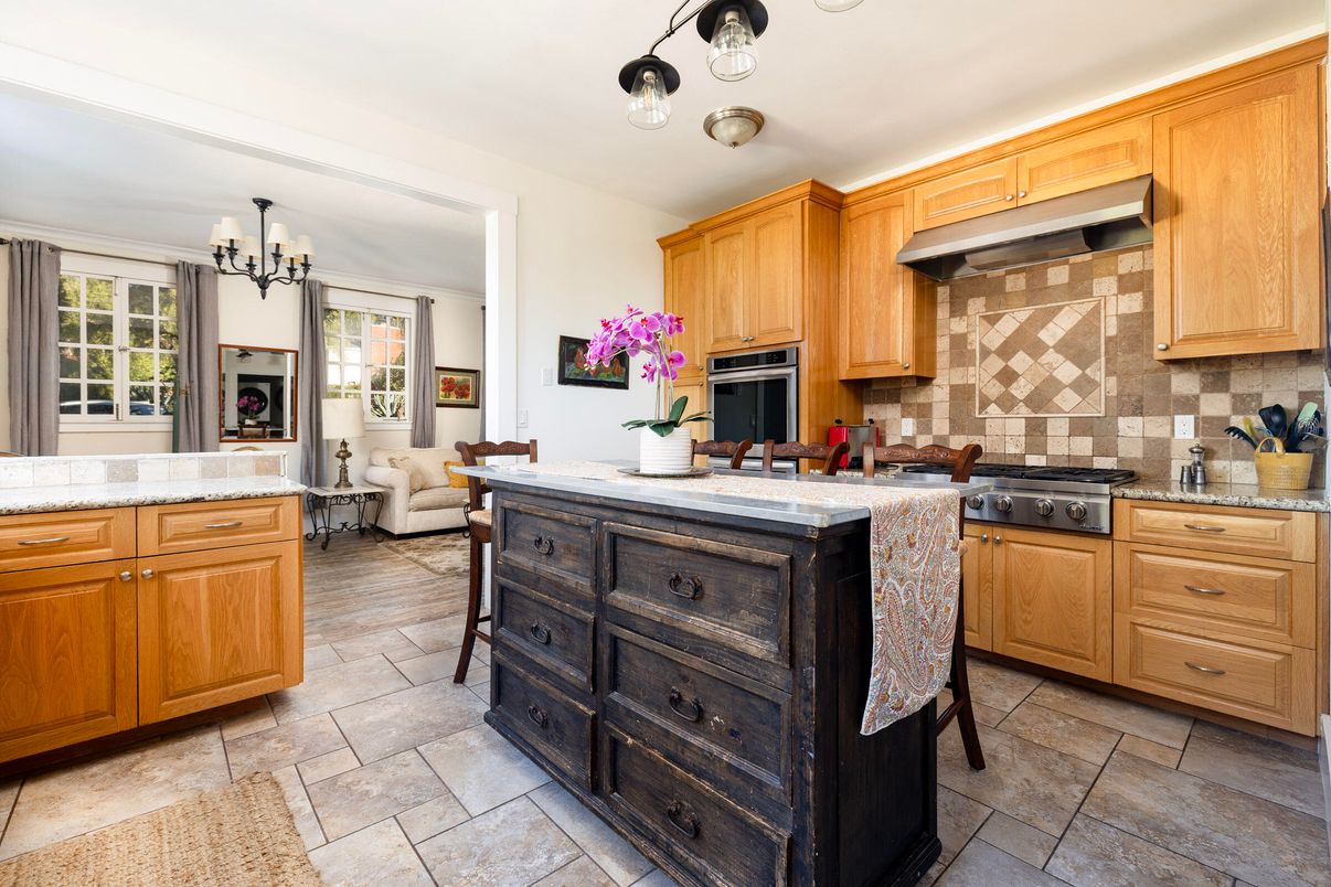 Chandelier, Interior, Kitchen, Living room, Stainless Steel Appliances