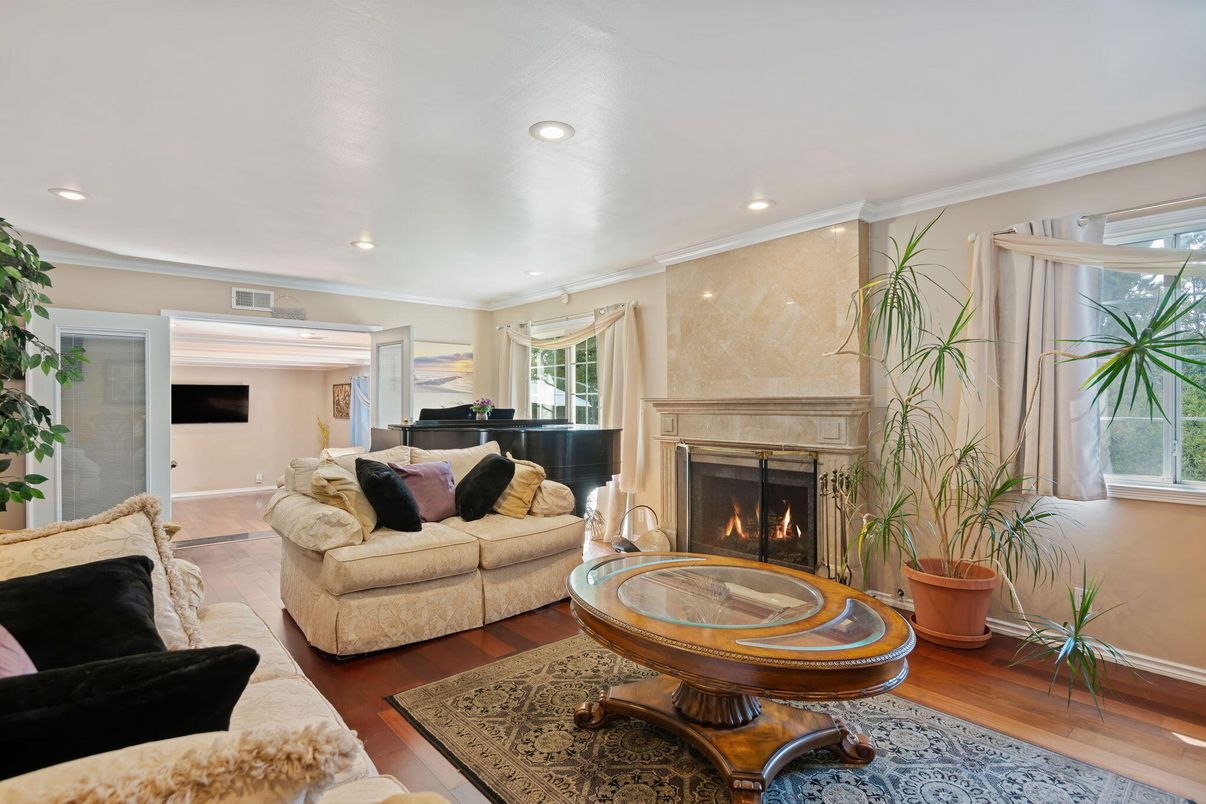 Fireplace, Interior, Living room, Piano, Recessed Lighting, Wood Texture Flooring