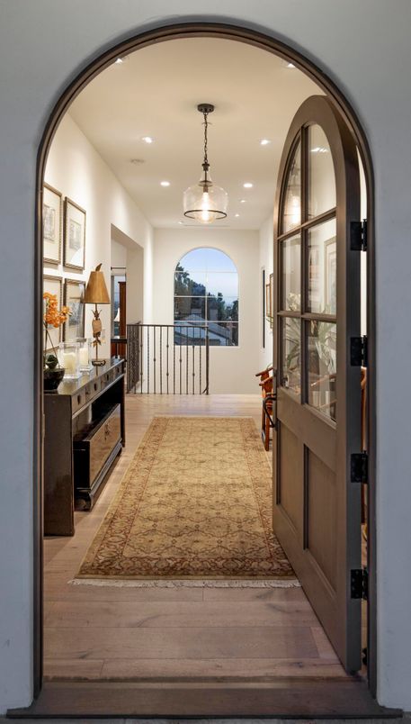 Interior, Pendant Lights, Recessed Lighting, Wood Texture Flooring