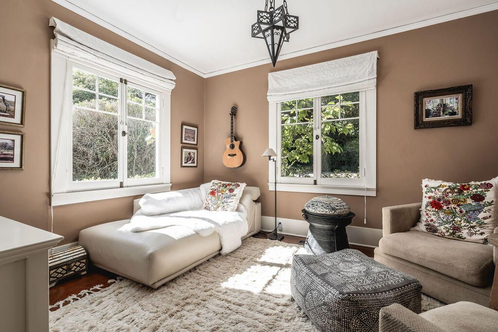 Interior, Living room, Pendant Lights, Wood Texture Flooring