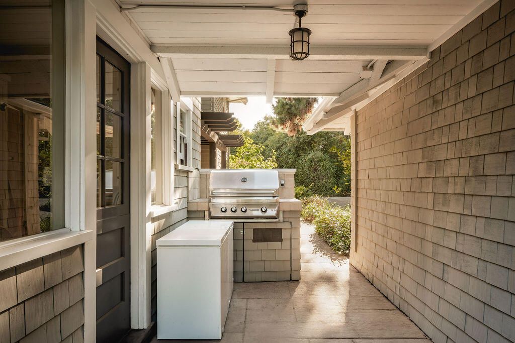 Exterior, Outdoor Kitchen