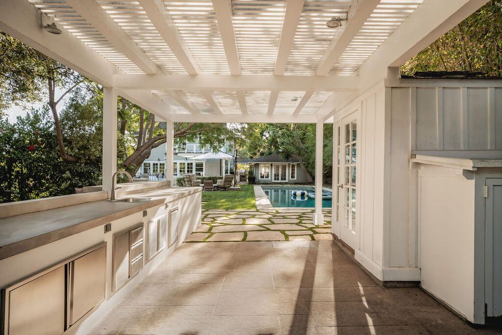 Exterior, Outdoor Kitchen