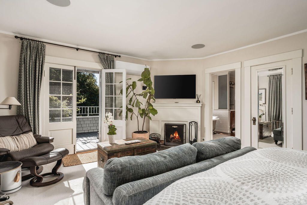 Bedroom, Fireplace, Interior, Living room