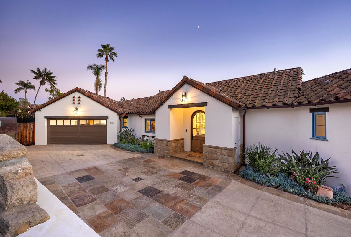 Attached, Exterior, Facade, Spanish Mediterranean