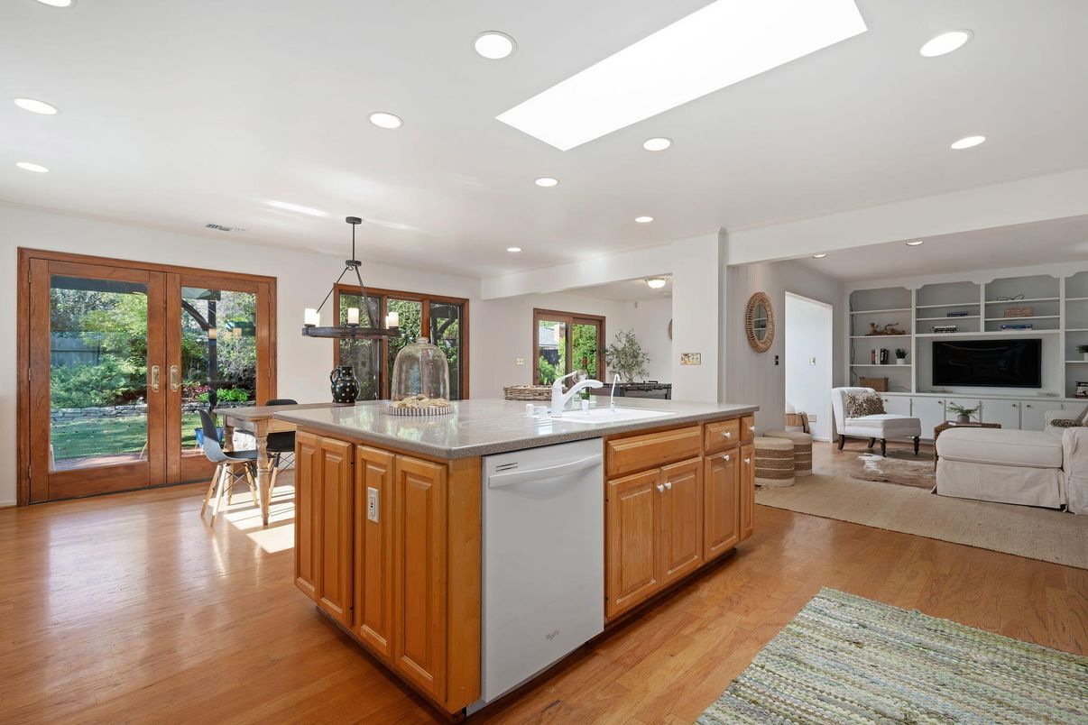 Dining room, Interior, Kitchen, Living room, Pendant Lights, Recessed Lighting, Wood Texture Flooring