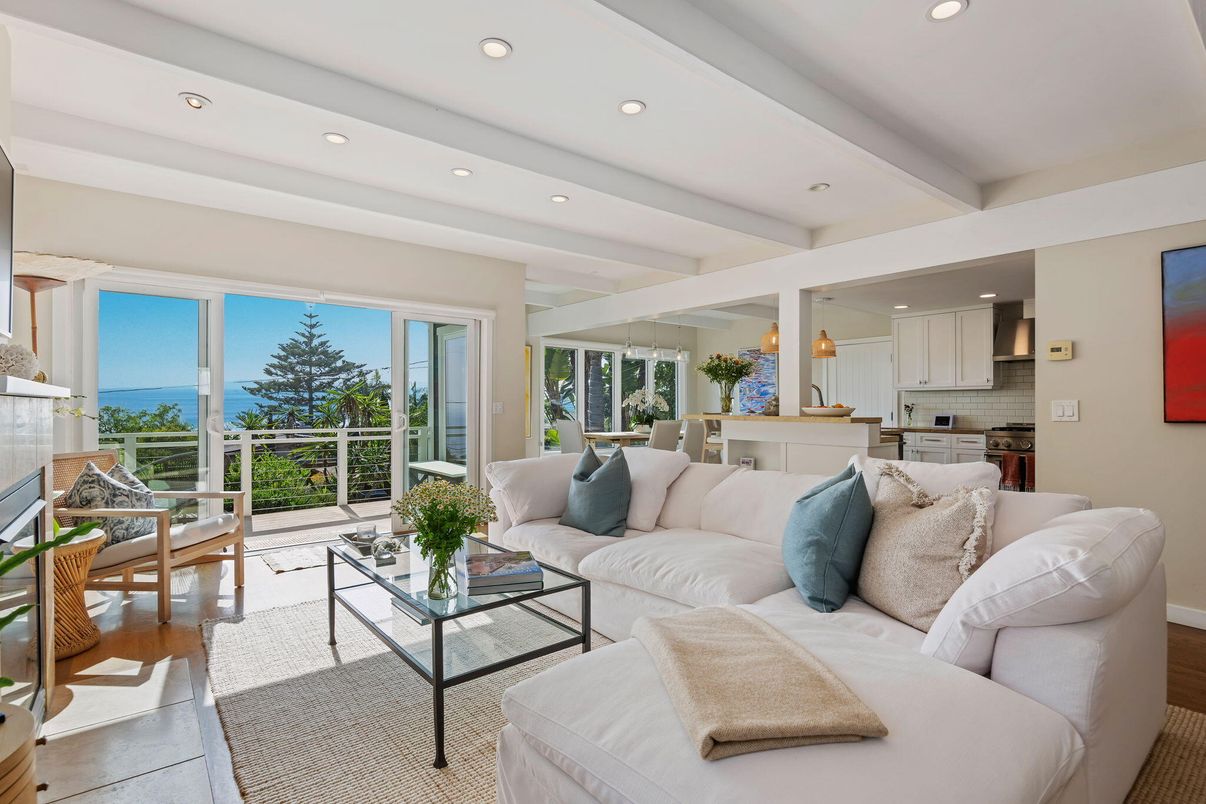 Interior, Kitchen, Living room, Pendant Lights, Recessed Lighting, Water