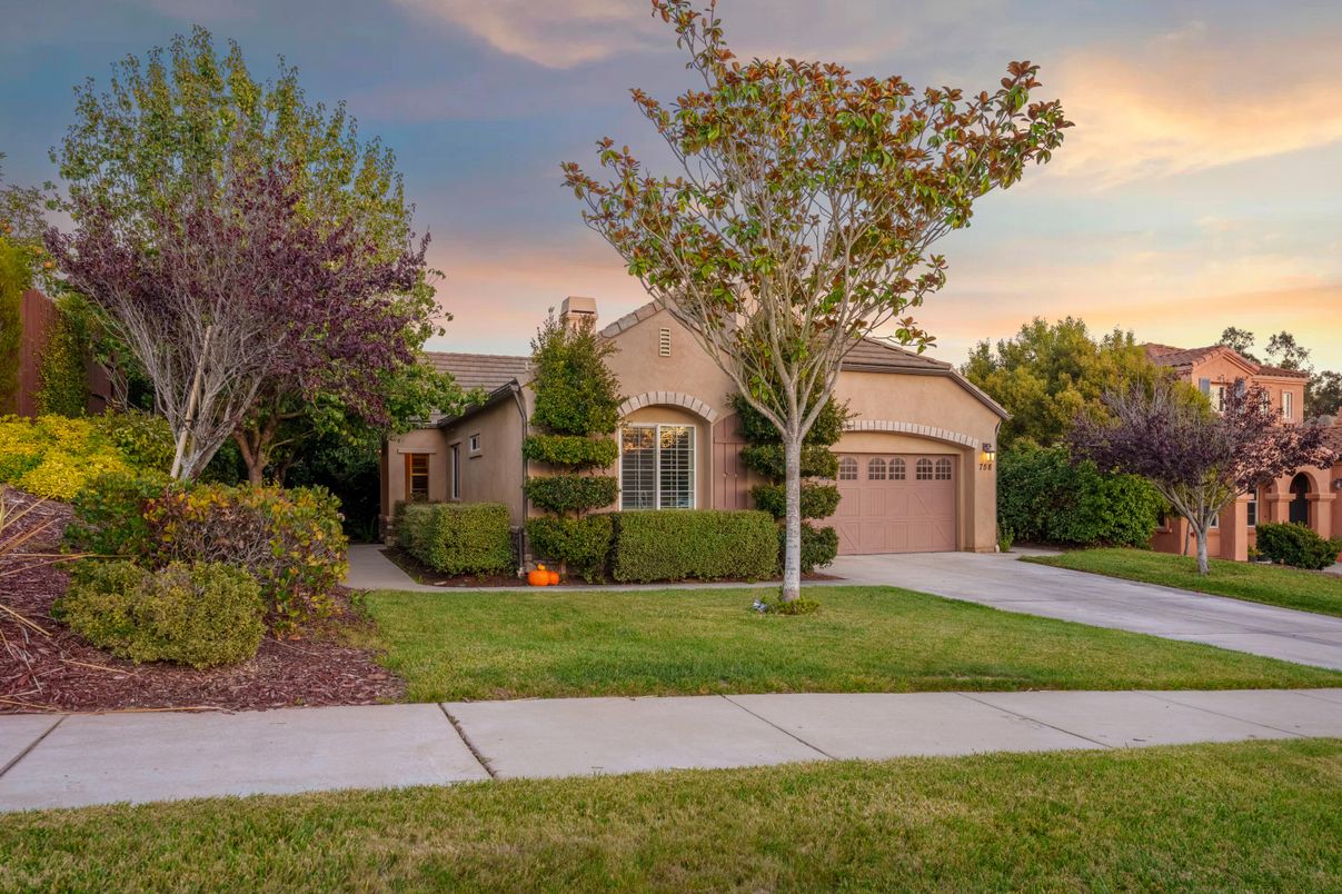 Attached, Backyard, Exterior, Facade, Mediterranean