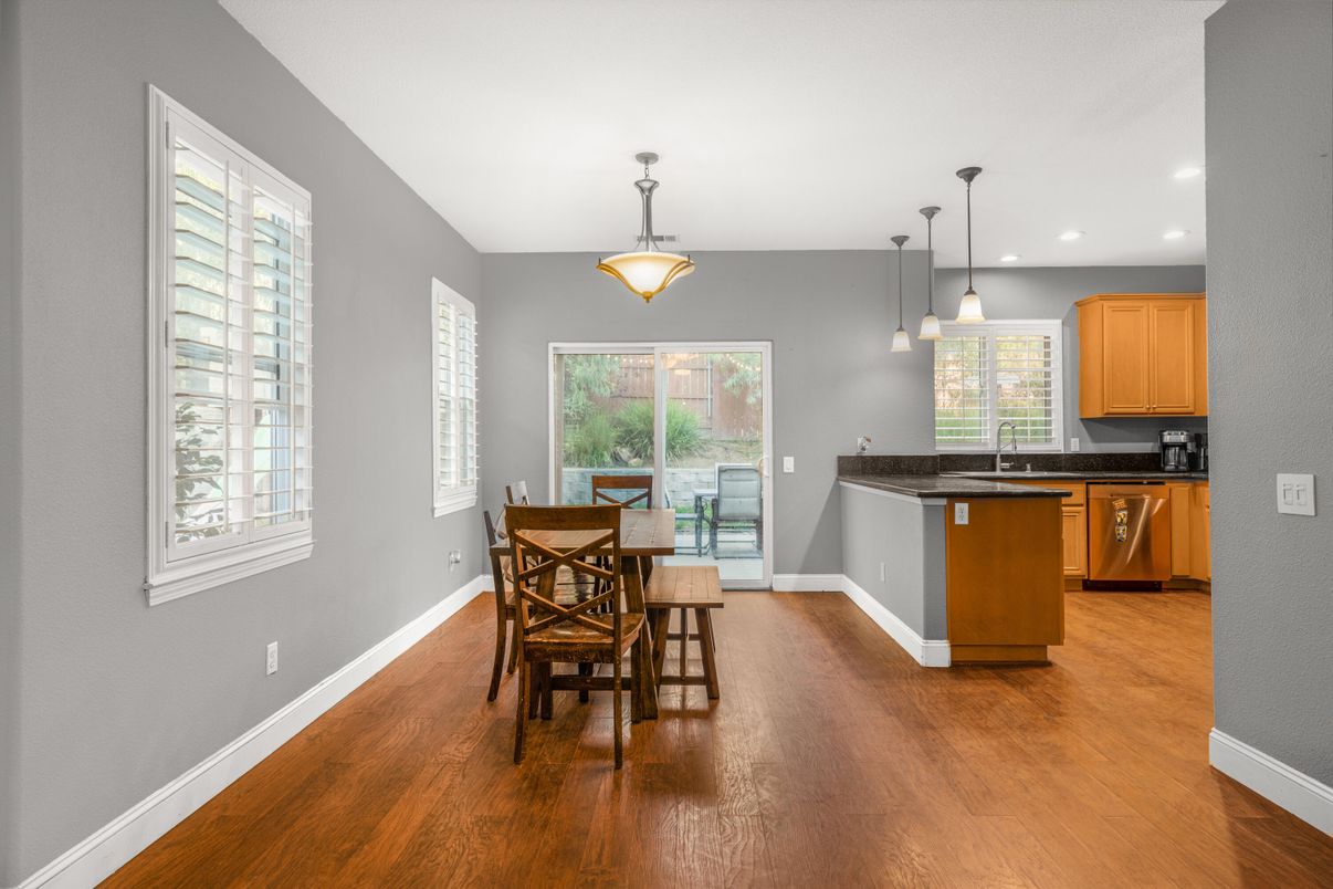Dining room, Interior, Kitchen, Pendant Lights, Recessed Lighting, Wood Texture Flooring