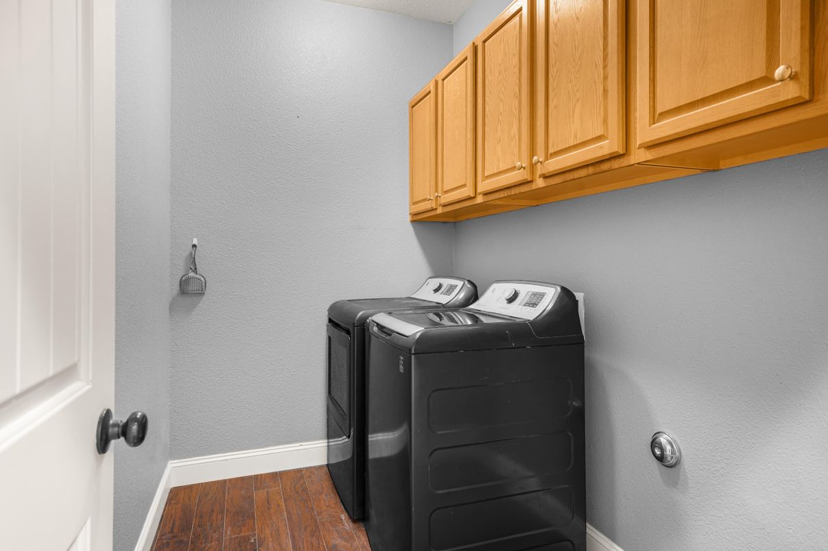Interior, Washer, Wood Texture Flooring