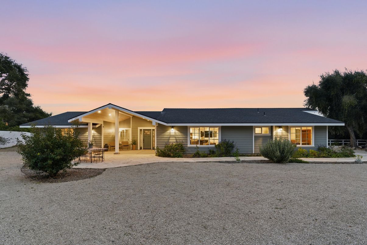 Backyard, Exterior, Facade, Ranch