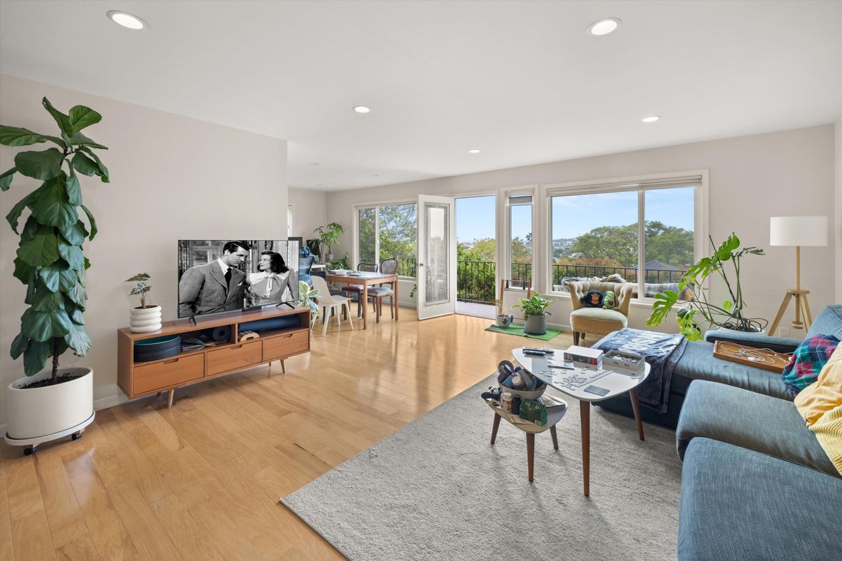 Dining room, Interior, Living room, Recessed Lighting, Wood Texture Flooring