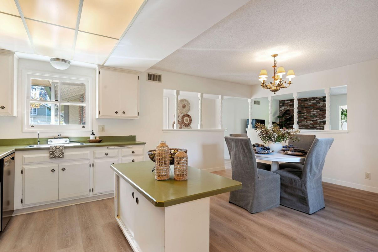 Chandelier, Dining room, Interior, Kitchen, Wood Texture Flooring
