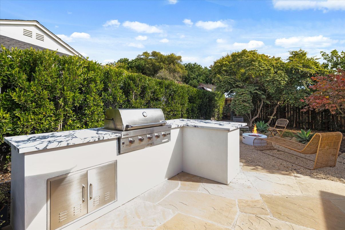 Exterior, Outdoor Kitchen