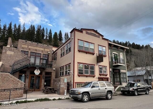 Exterior, Facade, Brick Facade, Rowhouse